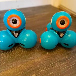 Fun and Barely Used Wonder Workshop Dash Robots